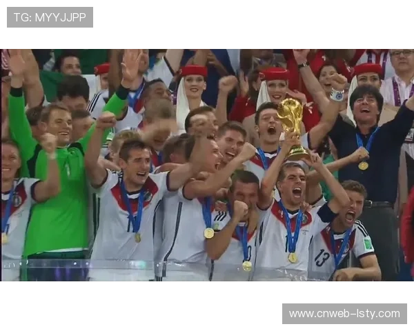 德甲半程最佳阵容：拜仁5人，黑马2将